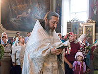 В день Святой Троицы архиепископ Антоний совершил литургию в Ахтырском кафедральном соборе Орла. 23 июня 2013 г.