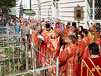 В день Радоницы архиепископ Орловский и Ливенский Антоний совершил Божественную литургию и пасхальное поминовение усопших в Иоанно-Крестительском храме г. Орла. 29 апреля 2014 г.
