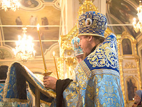 Митрополит Орловский и Болховский Антоний совершил утреню с чином Погребения Пресвятой Богородицы в Ахтырском кафедральном соборе Орла. 29 августва 2014 г.