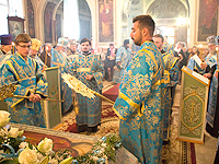 Митрополит Орловский и Болховский Антоний совершил утреню с чином Погребения Пресвятой Богородицы в Ахтырском кафедральном соборе Орла. 29 августва 2014 г.
