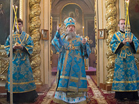 Митрополит Орловский и Болховский Антоний совершил утреню с чином Погребения Пресвятой Богородицы в Ахтырском кафедральном соборе Орла. 29 августва 2014 г.