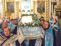Митрополит Орловский и Болховский Антоний совершил утреню с чином Погребения Пресвятой Богородицы в Ахтырском кафедральном соборе Орла. 29 августва 2014 г.