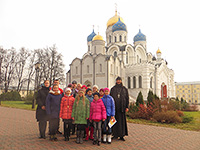Воспитанники воскресной школы при Свято-Троицком храме Мценска посетили с Николо-Угрешский монастырь Московской области. 9 ноября 2015 г.