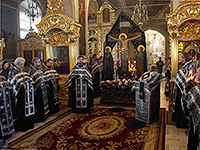 В Неделю 5-ю Великого поста митрополит Орловский и Болховский Антоний совершил вечернее богослужение с чином Пассии в Ахтырском кафедральном соборе г. Орла. 17 апреля 2016 г.