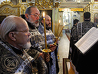 Митрополит Орловский и Болховский Антоний совершил богослужения Великой Пятницы и Великой Субботы в Ахтырском кафедральном соборе Орла. 29-30 апреля 2016 г.
