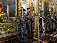 Митрополит Орловский и Болховский Антоний совершил богослужения Великой Пятницы и Великой Субботы в Ахтырском кафедральном соборе Орла. 29-30 апреля 2016 г.
