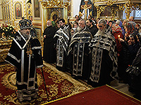 Митрополит Орловский и Болховский Антоний совершил богослужения Великой Пятницы и Великой Субботы в Ахтырском кафедральном соборе Орла. 29-30 апреля 2016 г.