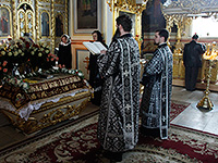 Митрополит Орловский и Болховский Антоний совершил богослужения Великой Пятницы и Великой Субботы в Ахтырском кафедральном соборе Орла. 29-30 апреля 2016 г.