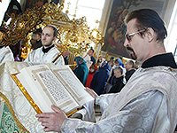 Митрополит Орловский и Болховский Антоний совершил богослужения Великой Пятницы и Великой Субботы в Ахтырском кафедральном соборе Орла. 29-30 апреля 2016 г.