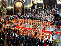 24 мая 2016 года, в день памяти святых равноапостольных Мефодия и Кирилла, учителей Словенских, Святейший Патриарх Московский и всея Руси Кирилл совершил Божественную литургию в кафедральном соборном Храме Христа Спасителя в Москве. В этот день празднуется День славянской письменности и культуры и тезоименитство Его Святейшества. В числе сослуживших Его Святейшеству — Высокопреосвященнейший митрополит Орловский и Болховский Антоний.