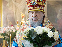 В праздник Воскресения Христова митрополит Антоний Орловский и Болховский Антоний совершил Пасхальную великую вечерню в Ахтырском соборе Орла. 1 мая 2016 г.