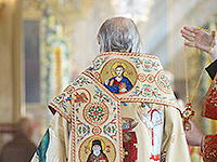 день памяти своих небесных покровителей, Виленских мучеников Антония, Иоанна и Евстафия, митрополит Орловский и Болховский Антоний возглавил литургию в Ахтырском соборе Орла. 2 мая 2016 г.