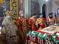 день памяти своих небесных покровителей, Виленских мучеников Антония, Иоанна и Евстафия, митрополит Орловский и Болховский Антоний возглавил литургию в Ахтырском соборе Орла. 2 мая 2016 г.