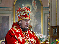 день памяти своих небесных покровителей, Виленских мучеников Антония, Иоанна и Евстафия, митрополит Орловский и Болховский Антоний возглавил литургию в Ахтырском соборе Орла. 2 мая 2016 г.