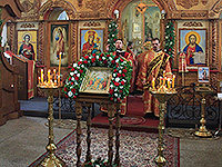 В день Радоницы митрополит Антоний совершил литургию и пасхальное поминовение усопших в Воскресенском храме Орла. 11 мая 2016 г.