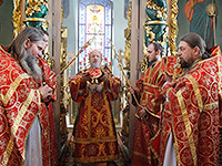 В праздник перенесения мощей святителя Николая из Мир Ликийских в Бар митрополит Орловский и Болховский Антоний совершил литургию в Николо-Песковском храме города Орла. 22 мая 2016 г.