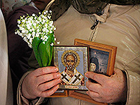 В праздник перенесения мощей святителя Николая из Мир Ликийских в Бар митрополит Орловский и Болховский Антоний совершил литургию в Николо-Песковском храме города Орла. 22 мая 2016 г.