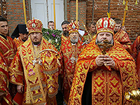 В День Святого Духа митрополит Орловский и Болховский Антоний в сослужении епископа Ливенского и Малоархангельского Нектария совершил Божественную литургию в Свято-Духовом мужском монастыре с. Задушное Новосильского района. 20 июня 2016 г.