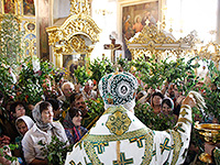 В праздник Святой Троицы (Пятидесятницы) митрополит Орловский и Болховский Антоний совершил Литургию в Ахтырском кафедральном соборе Орла. 19 июня 2016 г.
