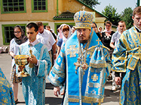 В праздник Ахтырской иконы Божией Матери митрополит Орловский и Болховский Антоний совершил в сослужении епископа Ливенского и Малоархангельского Нектария литургию в Ахтырском кафедральном соборе Орла. 15 июля 2016 г.