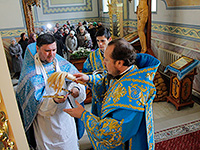 В день празднования Казанской иконе Божией Матери митрополит Орловский и Болховский Антоний совершил в сослужении епископа Ливенского и Малоархангельского Нектария Чин Великого освящения храма Смоленской иконы Божией Матери в Орле и Божественную литургию в новоосвященном храме. 4 ноября 2016 г.