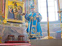 В день празднования Казанской иконе Божией Матери митрополит Орловский и Болховский Антоний совершил в сослужении епископа Ливенского и Малоархангельского Нектария Чин Великого освящения храма Смоленской иконы Божией Матери в Орле и Божественную литургию в новоосвященном храме. 4 ноября 2016 г.