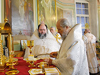 В Неделю 31-ю по Пятидесятнице, по Богоявлении, митрополит Орловский и Болховский Антоний совершил литургию в Ахтырском кафедральном соборе Орла. 22 января 2017 г.