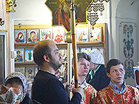 Высокопреосвященнейший митрополит Орловский и Болховский Антоний возглавил Божественную литургию в Никольском храме с. Старцево-Лепёшкино Орловского района. 20 мая 2017 г.