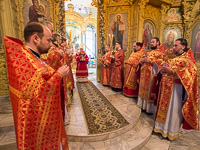 В праздник Собора Архистратига Михаила и прочих Небесных Сил бесплотных митрополит Орловский и Болховский Антоний совершил литургию в Успенском (Михаило-Архангельском) храме Орла. 21 ноября 2017 г.