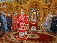 В праздник Собора Архистратига Михаила и прочих Небесных Сил бесплотных митрополит Орловский и Болховский Антоний совершил литургию в Успенском (Михаило-Архангельском) храме Орла. 21 ноября 2017 г.
