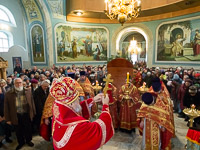 В праздник Собора Архистратига Михаила и прочих Небесных Сил бесплотных митрополит Орловский и Болховский Антоний совершил литургию в Успенском (Михаило-Архангельском) храме Орла. 21 ноября 2017 г.