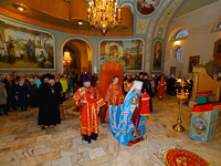 В праздник Собора Архистратига Михаила и прочих Небесных Сил бесплотных митрополит Орловский и Болховский Антоний совершил литургию в Успенском (Михаило-Архангельском) храме Орла. 21 ноября 2017 г.