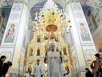 В Рождественский сочельник митрополит Орловский и Болховский Антоний совершил Божественную литургию святителя Иоанна Златоуста и великую вечерню в храме Смоленской иконы Божией Матери в Орле. 8 января 2018 г.
