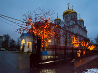В Рождественский сочельник митрополит Орловский и Болховский Антоний совершил Божественную литургию святителя Иоанна Златоуста и великую вечерню в храме Смоленской иконы Божией Матери в Орле. 8 января 2018 г.