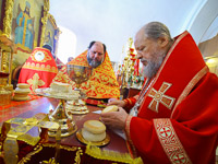 Во вторник Светлой Седмицы митрополит Орловский и Болховский Антоний в сослужении епископа Ливенского и Малоархангельского Нектария и епископа Мценского Алексия совершил литургию в Иверском храме Орла в честь его престольного праздника. 10 апреля 2018 г.