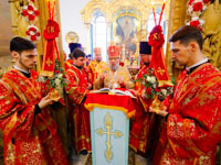 В день праздника Светлого Христова Воскресения митрополит Орловский и Болховский Антоний в сослужении епископа Мценского Алексия совершил Пасхальную великую вечерню в Успенском (Михаило-Архангельском) соборе Орла. 8 апреля 2018 г.
