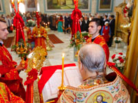 В день праздника Светлого Христова Воскресения митрополит Орловский и Болховский Антоний в сослужении епископа Мценского Алексия совершил Пасхальную великую вечерню в Успенском (Михаило-Архангельском) соборе Орла. 8 апреля 2018 г.