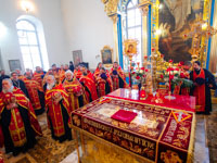 В день праздника Светлого Христова Воскресения митрополит Орловский и Болховский Антоний в сослужении епископа Мценского Алексия совершил Пасхальную великую вечерню в Успенском (Михаило-Архангельском) соборе Орла. 8 апреля 2018 г.
