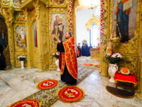 В день праздника Светлого Христова Воскресения митрополит Орловский и Болховский Антоний в сослужении епископа Мценского Алексия совершил Пасхальную великую вечерню в Успенском (Михаило-Архангельском) соборе Орла. 8 апреля 2018 г.