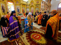В день праздника Светлого Христова Воскресения митрополит Орловский и Болховский Антоний в сослужении епископа Мценского Алексия совершил Пасхальную великую вечерню в Успенском (Михаило-Архангельском) соборе Орла. 8 апреля 2018 г.