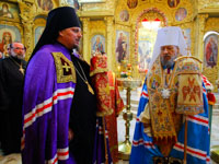В день праздника Светлого Христова Воскресения митрополит Орловский и Болховский Антоний в сослужении епископа Мценского Алексия совершил Пасхальную великую вечерню в Успенском (Михаило-Архангельском) соборе Орла. 8 апреля 2018 г.
