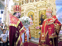 Архиерейское богослужение в Богоявленском соборе Орла в день памяти Великомученика Пантелеимона. 9 августа 2010 г.
