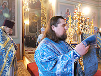 В праздник Сретения Господня архиепископ Антоний совершил Божественную литургию в Ахтырском кафедральном соборе. 15 февраля 2012 г.
