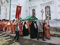 Во вторник Светлой Седмицы архиепископ Антоний совершил Божественную литургию в храме Иверской иконы Божией Матери. 17 апреля 2012 г.