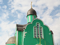 В день памяти блаженой Матроны Московской архиепископ Орловский и Ливенский Антоний совершил литургию в храме святой блаженой Матроны Московской в Северном районе. 2 мая 2014 г.