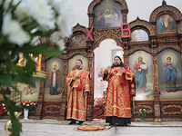 В день памяти блаженой Матроны Московской архиепископ Орловский и Ливенский Антоний совершил литургию в храме святой блаженой Матроны Московской в Северном районе. 2 мая 2014 г.