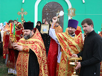 В день памяти блаженой Матроны Московской архиепископ Орловский и Ливенский Антоний совершил литургию в храме святой блаженой Матроны Московской в Северном районе. 2 мая 2014 г.