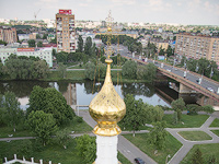 На колокольню Богоявленского собора установлен купол. 24 мая 2014 г.