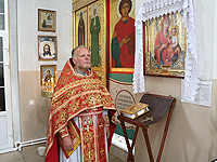 В Неделю 1-ю по Пятидесятнице, Всех святых, архиепископ Орловский и Ливенский Антоний совершил Божественную литургию в Богоявленском храме п. Залегощь. 15 июня 2014 г.