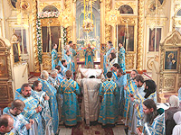 В день 275-летия со дня явления Ахтырской иконы Божией Матери архиепископ Орловский и Ливенский Антоний совершил Божественную литургию в Ахтырском кафедральном соборе Орла. 15 июля 2014 г.